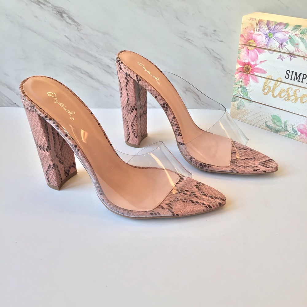 ✨2 Sizes left ✨ Clear Strap Block Heel - Picture 3 of 8